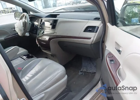 2011 Toyota Sienna Xle V6 z USA, uszkodzony, nr VIN 5TDYK3DC2BS045525